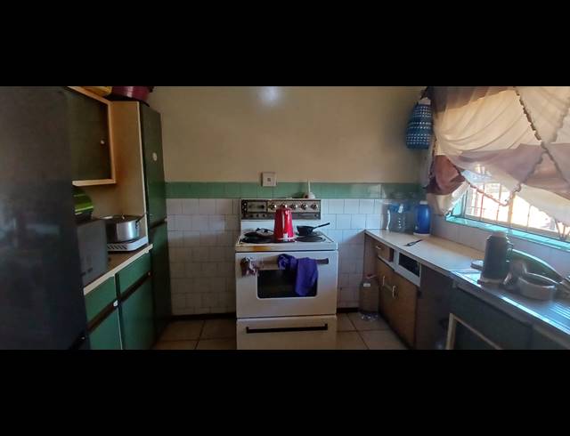 2 BEDROOM FLAT FOR SALE IN VEREENIGING CENTRAL